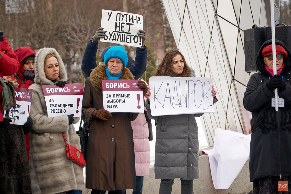 «Хочу дождаться суда над Путиным». В Ярославле прошел митинг памяти депутата областной думы Бориса Немцова