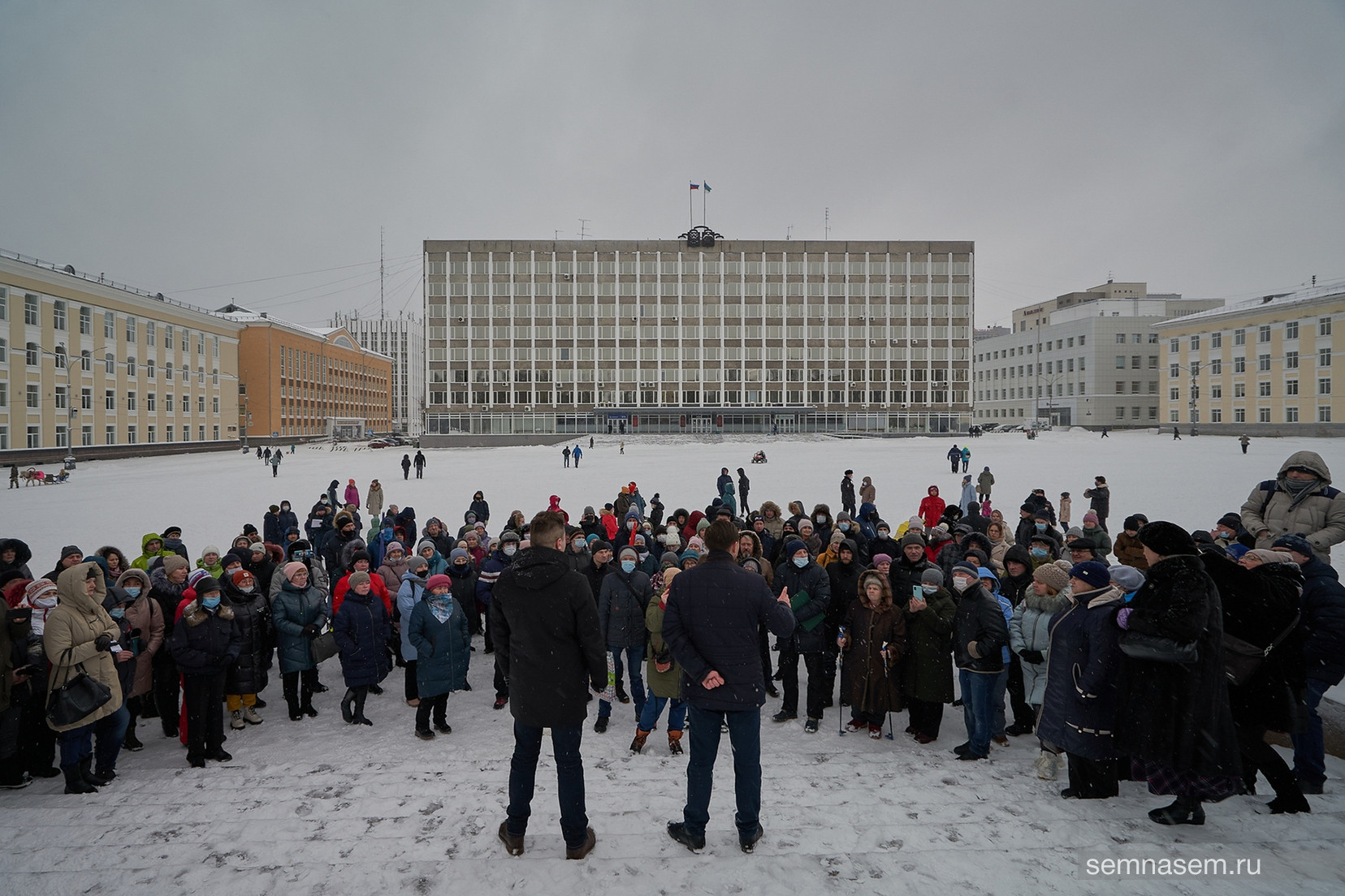 Депутат Олег Михайлов провел встречу с жителями против законопроектов Госдумы
