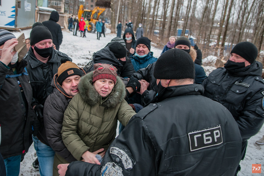 В Костроме жители пытаются защитить рощу от застройки. Чоповцы назвали это происками Навального