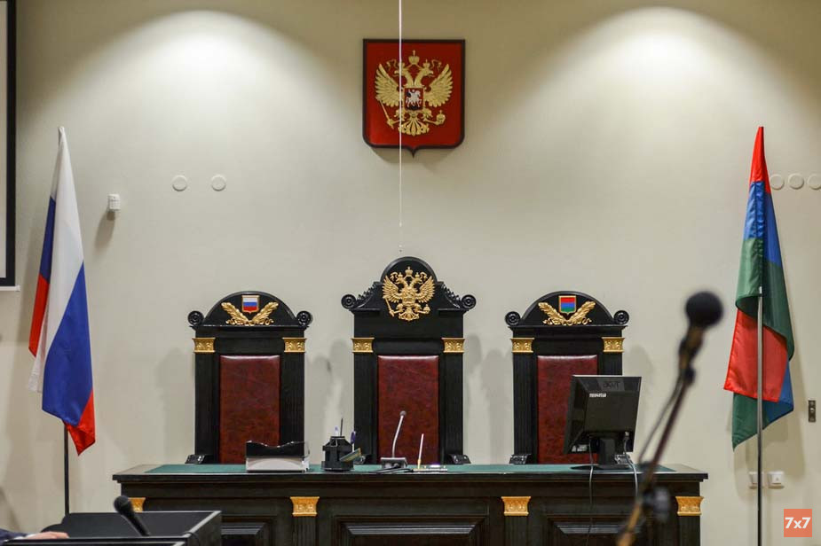 Жительнице Котласа присудили 3 тысячи рублей после прекращения дела о неуважении к власти