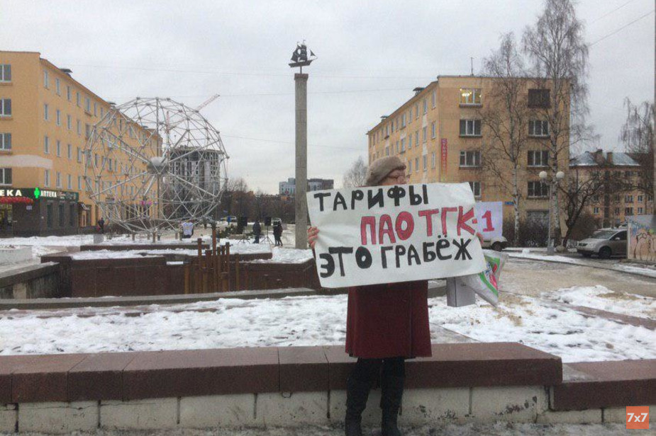 Жители Петрозаводска вышли на одиночные пикеты против высоких тарифов на тепло