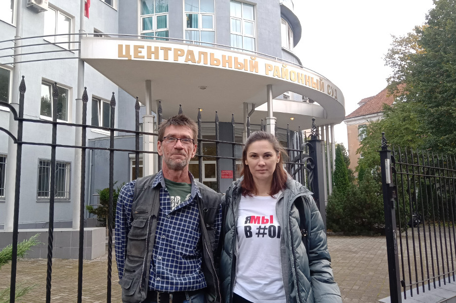 Суд в Калининграде посчитал агитацией футболку с надписью «Я/МЫ в #ОПЕ»