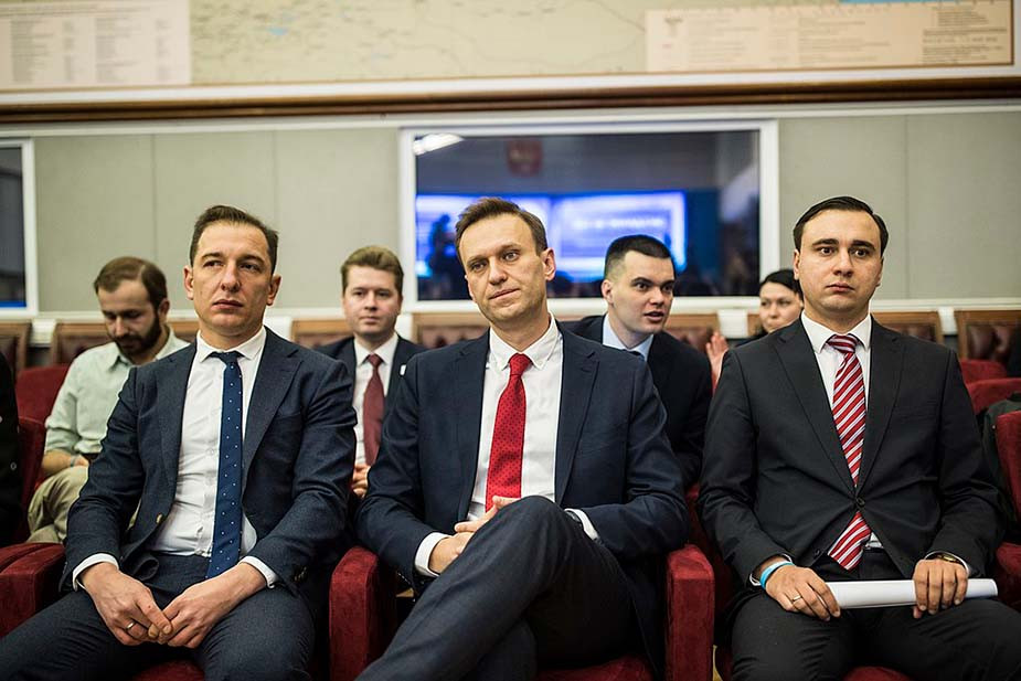 «Путин в тюрьме гораздо больше, чем Навальный». Что писали в соцсетях о годовщине возвращения оппозиционера в Россию