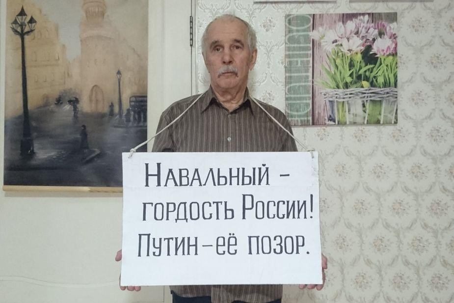 В Калининграде пенсионера отправили «досиживать» пять суток ареста за участие в протестной акции
