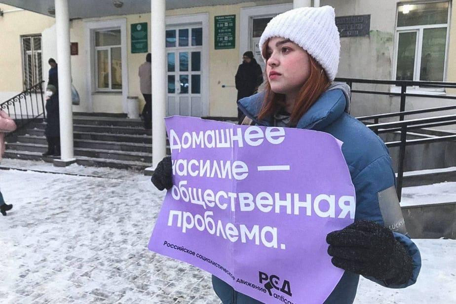 В Ижевске активистку оштрафовали за участие в пикете против насилия над женщинами