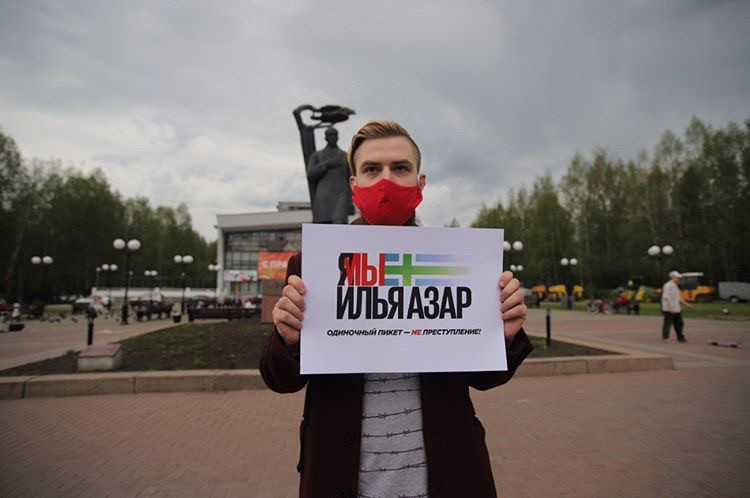 Журналист Виктор Кокарев вышел на пикет в поддержку Ильи Азара в Сыктывкаре