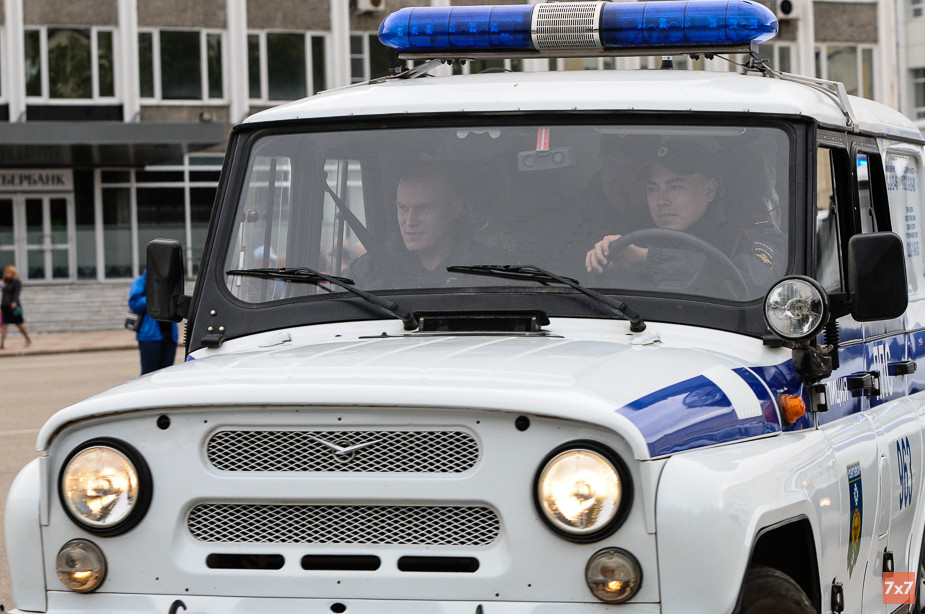 В Смоленске студентку вызвали в техникум под угрозой отчисления и увезли в отдел полиции, где возбудили дело за участие в протестной акции