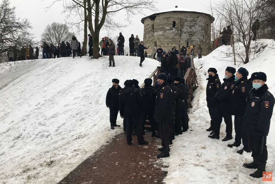 В Пскове во время протестных акций 31 января будет работать горячая линия для задержанных
