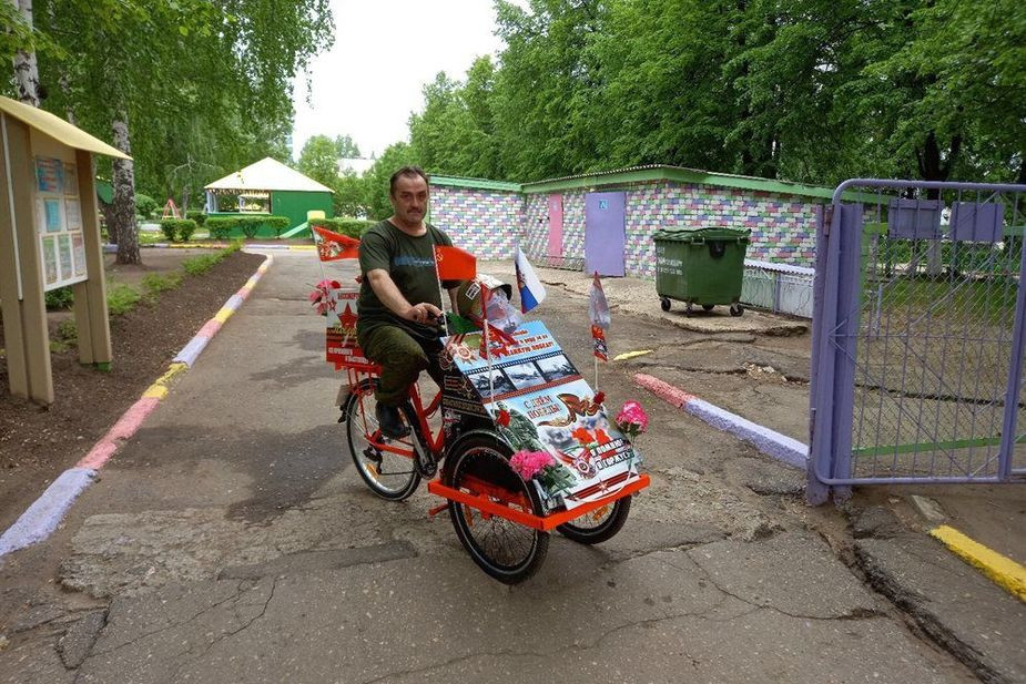 Дворник из Ульяновска создал музей на колесах
