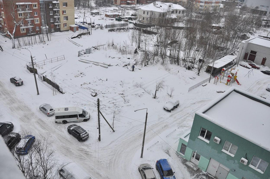 Жители Архангельска попросили губернатора области остановить строительство многоэтажки на месте под детский сад