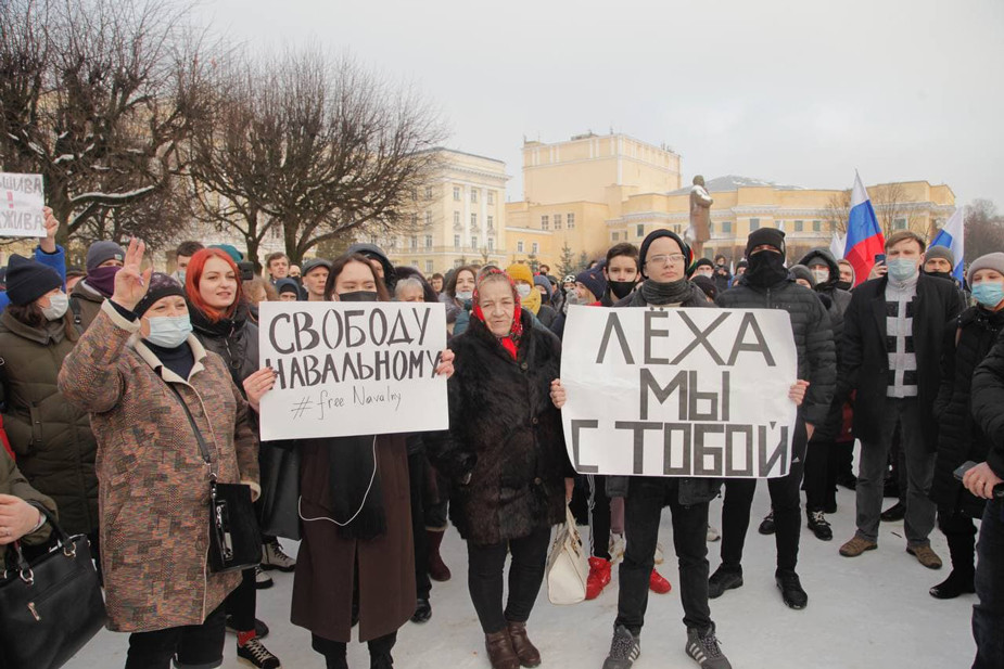 В Смоленске оштрафовали студентку за участие в акции в поддержку Навального. Заседание суда длилось всего 12 минут